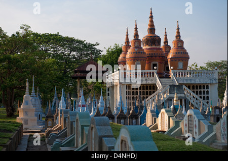 Kanchanaburi, Thaïlande, un cimetière chinois Banque D'Images