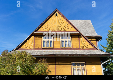 Maison en bois de construction traditionnelle à proximité de Zakopane, Pologne, Malopolska. Style Goral. Banque D'Images