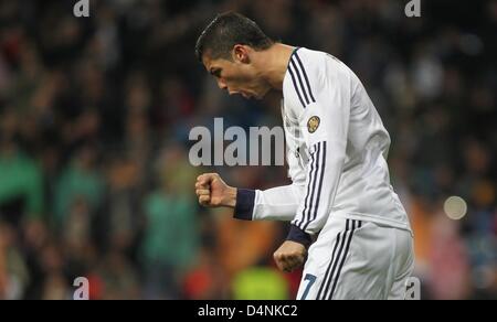 Le Real Madrid Cristiano Ronaldo célèbre après avoir marqué le troisième but de son équipe lors de la Primera Division espagnole match de football entre le Real Madrid et le RCD Majorque à Santiago Bernabeu à Madrid, Espagne, 16 mars 2013. Photo : Fabian Stratenschulte/dpa Banque D'Images