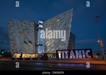 Une soirée sur le Titanic Museum à Belfast. Banque D'Images