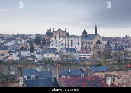 Donnant sur la ville de Poitiers. Banque D'Images