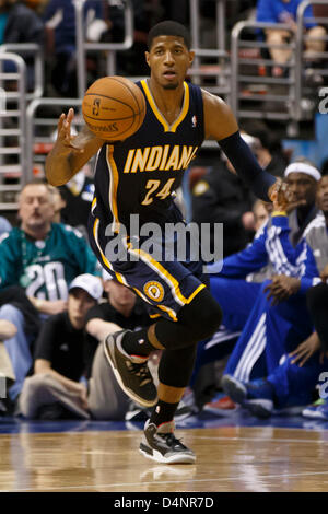 16 mars 2013 : Indiana Pacers petit ailier Paul George (24) en action avec le ballon au cours de la NBA match entre les Indiana Pacers et les Philadelphia 76ers au Wells Fargo Center de Philadelphie, Pennsylvanie. Les Philadelphia 76ers battre les Indiana Pacers, 98-91. Banque D'Images