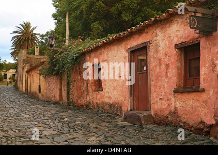 Calle de los Suspiros/Rue des soupirs, Colonia del Sacramento (Site du patrimoine mondial de l'UNESCO), de l'Uruguay Banque D'Images