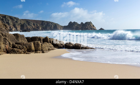 La magnifique plage de sable fin de Porthcurno Cornwall England UK Banque D'Images