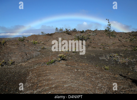 Arc-en-ciel sur ancienne coulée de Kilauea Hawaii Volcanoes National Park la grande île Banque D'Images