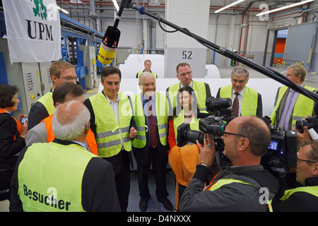 Dörpen, Allemagne, David McAllister et Bernd Busemann, les deux CDU à un Werksfuehrung à Nordland Papier Banque D'Images