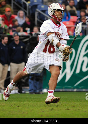 16 mars 2013 : l'Université de Denver, Cameron Flint (18), au cours de l'action contre les Notre Dame Fighting Irish pendant l'Échantillonneur du Whitman Mile High Classic, Sports Authority Field at Mile High, Denver, Colorado. Notre Dame bat Denver 13-12 en prolongation. Banque D'Images