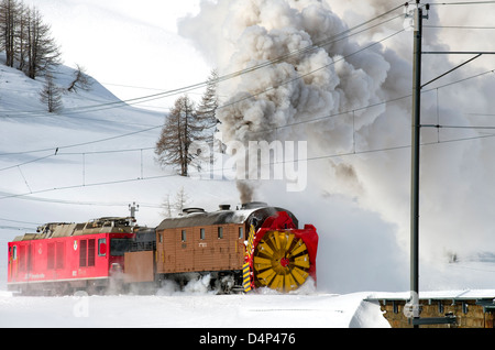 Train souffleur à neige à Bernina Pass, Suisse Banque D'Images