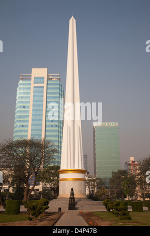 Le Monument de l'indépendance qui est situé dans le centre de Maha Bandoola Park à Yangon (Rangoon), le Myanmar. Banque D'Images