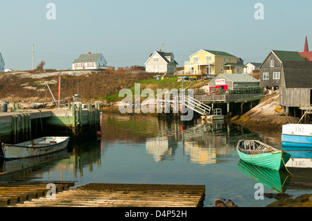 Réflexions du port à Peggy's Cove, Nova Scotia, Canada Banque D'Images