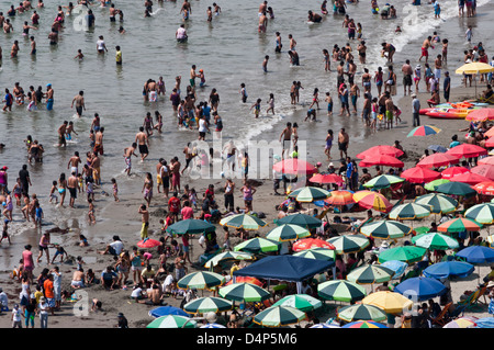 Le Pérou. La ville de Lima. Agua Dulce beach. Banque D'Images