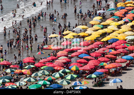 Le Pérou. La ville de Lima. Agua Dulce beach. Banque D'Images