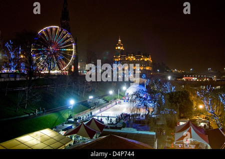 Hogmanay à Princes Street Gardens la nuit Banque D'Images