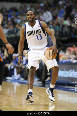 Mar 17, 2013 : Dallas Mavericks guard Mike James # 13 lors d'un match de NBA entre les Oklahoma City Thunder et les Dallas Mavericks à l'American Airlines Center de Dallas, TX Texas a battu Dallas 107-101 Banque D'Images