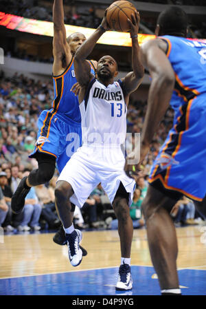 Mar 17, 2013 : Dallas Mavericks guard Mike James # 13 lors d'un match de NBA entre les Oklahoma City Thunder et les Dallas Mavericks à l'American Airlines Center de Dallas, TX Texas a battu Dallas 107-101 Banque D'Images