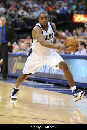 Mar 17, 2013 : Dallas Mavericks guard Mike James # 13 lors d'un match de NBA entre les Oklahoma City Thunder et les Dallas Mavericks à l'American Airlines Center de Dallas, TX Texas a battu Dallas 107-101 Banque D'Images