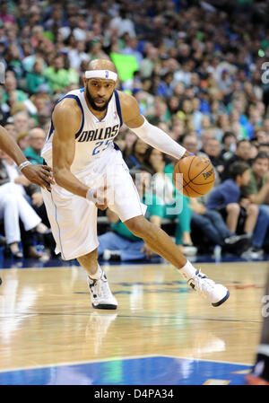 Mar 17, 2013 : Dallas Mavericks shooting guard Vince Carter # 25 lors d'un match de NBA entre les Oklahoma City Thunder et les Dallas Mavericks à l'American Airlines Center de Dallas, TX Texas a battu Dallas 107-101 Banque D'Images