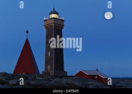 Phare et bâtiments en bois à Vinga, Göteborg, Suède, Europe Banque D'Images