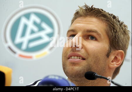 L'Allemand Thomas Hitzlsperger, international soccer photographié au cours d'une conférence de presse à l'hôtel Grand Hyatt à Dubaï, Émirats arabes unis (EAU) , 01 juin 2009. L'équipe nationale allemande est sur une tournée en Asie pour jouer deux matches amicaux. Le premier match contre la Chine s'est terminée par un nul 1-1 le 29 mai, le deuxième match contre l'eau aura lieu le 02 juin 2009. Photo : Marcus Brandt Banque D'Images