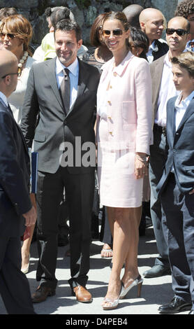 Ancien joueur de tennis Carl-Uwe Steeb et sa femme Kimberly ?Kim ? Steeb arrivent pour le mariage civil de ?Sharlely Lilly ? Kerssenberg et Boris Becker au Musée Segantini à Saint-Moritz, Suisse, le 12 juin 2009. La légende allemande de tennis Boris Becker et néerlandaise Sharlely Kerssenberg dit oui à 12.09 CET dans l'élégant centre de santé suisse. Le soleil brillait comme la mariée vêtus de blanc lumineux Banque D'Images