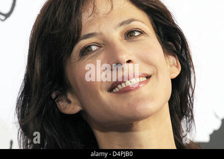 L'actrice française Sophie Marceau arrive à la photocall pour le film ?LOL - Laughing Out Loud ? À Berlin, Allemagne, 02 juillet 2009. Le film s'ouvre la 9ème Semaine du Film Français qui se déroule du 02 au 08 juillet 2009. Le film est ouvert dans les salles allemandes le 27 août 2009. Photo : RAINER JENSEN Banque D'Images