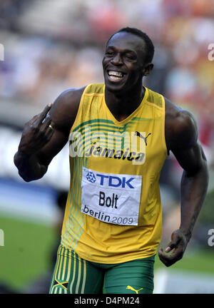 La Jamaïque ?s Usain Bolt réagit après le men ?s 100m à la 12e demi-finale es Championnats du monde d'athlétisme de Berlin, Allemagne, 15 août 2009. Photo : Hannibal Banque D'Images