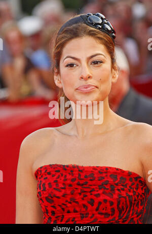 L'actrice Eva Mendes nous arrive à la première de ?Baaria ?, film d'ouverture du 66e Festival du Film de Venise au palais du cinéma de Venise, Italie, 02 septembre 2009. Le festival a lieu du 02 au 12 septembre 2009. Photo : Hubert Boesl Banque D'Images