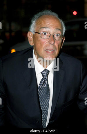 Jorge Guillermo arrive pour le mariage de Bernardo Guillermo et Eva Prinz-Valdes dans le Notre Dame Reine de Tous les Saints Church à New York, NY, 04 septembre 2009. Bernardo est le fils de la princesse Christina, la plus jeune sœur de la Reine Beatrix des Pays-Bas. Bernardo et Eva vivent à New York. Photo : Patrick van Katwijk Banque D'Images