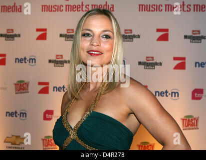 Ancien boxeur Regina Halmich arrive à la musique ?répond aux médias ? Parti à Berlin, Allemagne, 17 septembre 2009. L'événement honorée par de nombreuses personnalités de la musique, du cinéma et de l'économie a eu lieu pour la sixième fois. Photo : Alina Novopashina Banque D'Images