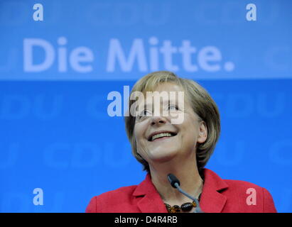 Angela Merkel, chancelière allemande et présidente de l'Union chrétienne-démocrate CDU sourit lors d'une partie à ?Konrad-Adenauer-Haus ? À Berlin, Allemagne, septembre 2009. Photo : Marcus Brandt Banque D'Images