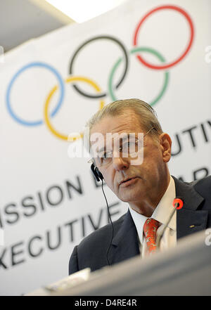 Jacques Rogge, Président du Comité International Olympique (CIO), donne une conférence de presse sur une réunion conjointe de la COI et l'IAAF à Berlin, Allemagne, 14 août 2009. Les deux associations s'est entretenu dans le forerunnings au 12e es Championnats du monde d'athlétisme de Berlin 2009. Photo : RAINER JENSEN Banque D'Images