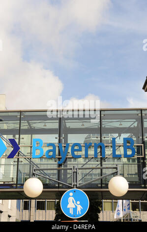 La photo montre le siège de la banque d'État de Bavière (la BayernLB) à Munich, Allemagne, 14 octobre 2009. Le ministère public ?s Bureau enquête sur l'encontre de la BayernLB, qui a été fortement touchée par la crise financière. Les enquêtes se concentrent sur les milliards d'euros Achat d'Austrian Hypo Group Alpe Adria (HGAA) en 2007. Les bureaux de la HGAA à Munich, l'Autriche et de Banque D'Images