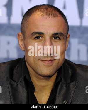 Super champion poids moyen allemand Arthur Abraham en photo lors d'une conférence de presse à Berlin, Allemagne, 14 octobre 2009. Abraham invaincu prendra sur nous contender Marseille dans le choc de l'ouverture de Super Six World Boxing Classic 17 octobre à Berlin ?s O2 Arena. Photo : TIM BRAKEMEIER Banque D'Images