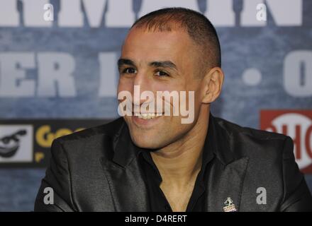 Super champion poids moyen allemand Arthur Abraham en photo lors d'une conférence de presse à Berlin, Allemagne, 14 octobre 2009. Abraham invaincu prendra sur nous contender Marseille dans le choc de l'ouverture de Super Six World Boxing Classic 17 octobre à Berlin ?s O2 Arena. Photo : TIM BRAKEMEIER Banque D'Images