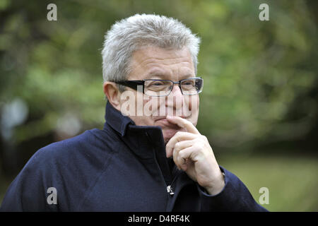 La star américaine architecte Daniel Libeskind visites Munich, Allemagne, 15 octobre 2009. Libeskind a visité les locaux de l'œil à Munich, où il prévoit de construire une synagogue pour la Communauté Juive Libérale Beth Shalom. Photo : Andreas GEBERT Banque D'Images