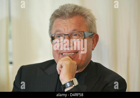 La star américaine architecte Daniel Libeskind visites Munich, Allemagne, 15 octobre 2009. Libeskind a visité les locaux de l'œil à Munich, où il prévoit de construire une synagogue pour la Communauté Juive Libérale Beth Shalom. Photo : Andreas GEBERT Banque D'Images