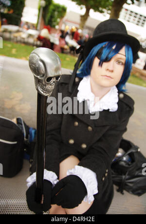 Cosplayeur pose à la Foire du livre à Francfort-sur-Main, Allemagne, 17 octobre 2009. Les cosplayeurs sont de grands fans de bandes dessinées et des dessins animés japonais et d'essayer d'imiter leurs héros de manga et animé par s'habiller comme eux-mêmes en costumes. Les cosplayeurs se réunissent régulièrement au soi-disant conventions, au Japon, manga festivals, Salon du livre et de photos. La plupart d'entre eux Banque D'Images