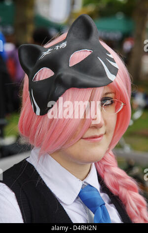 Cosplayeur pose à la Foire du livre à Francfort-sur-Main, Allemagne, 17 octobre 2009. Les cosplayeurs sont de grands fans de bandes dessinées et des dessins animés japonais et d'essayer d'imiter leurs héros de manga et animé par s'habiller comme eux-mêmes en costumes. Les cosplayeurs se réunissent régulièrement au soi-disant conventions, au Japon, manga festivals, Salon du livre et de photos. La plupart d'entre eux Banque D'Images