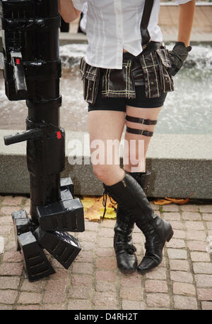 Cosplayeur pose à la Foire du livre à Francfort-sur-Main, Allemagne, 18 octobre 2009. Les cosplayeurs sont de grands fans de bandes dessinées et des dessins animés japonais et d'essayer d'imiter leurs héros de manga et animé par s'habiller comme eux-mêmes en costumes. Les cosplayeurs se réunissent régulièrement au soi-disant conventions, au Japon, manga festivals, Salon du livre et de photos. La plupart d'entre eux Banque D'Images