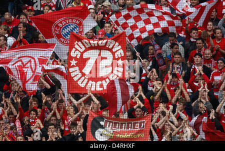 Fans de Munich au cours de la journée de Bundesliga football 10 tie Bayern Munich vs Eintracht Frankfurt à Allianz-Arena à Munich, Allemagne, 24 octobre 2009. Munich a gagné 2-1. Photo : Daniel Fischer Banque D'Images