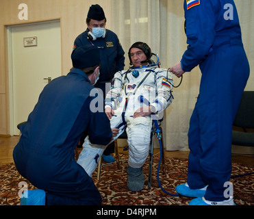 L'équipage de l'expédition 23, comprenant les astronautes Alexander Skvortsov et Mikhail Kornienko, se prépare au lancement depuis le cosmodrome de Baïkonour. La mission implique des recherches et des opérations continues de l'ISS. Banque D'Images