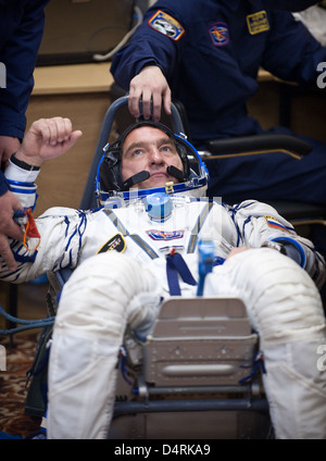 L'équipage de l'expédition 23, dont Aleksandr Skvortsov, se prépare au lancement au cosmodrome de Baïkonour au Kazakhstan. L'équipage est prêt pour sa mission à bord du vaisseau spatial Soyouz vers la Station spatiale internationale. Banque D'Images