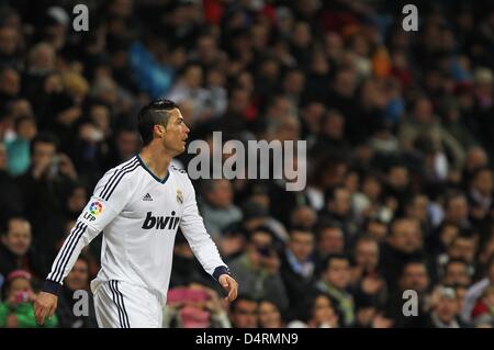 Le Real Madrid Cristiano Ronaldo est vu au cours de la Primera Division espagnole match de football entre le Real Madrid et le RCD Majorque à Santiago Bernabeu à Madrid, Espagne, 16 mars 2013. Madrid a gagné 5-2. Photo : Fabian Stratenschulte/dpa Banque D'Images