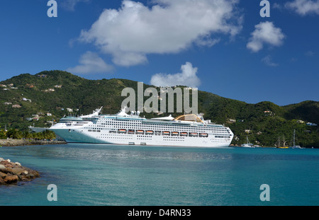 Bateau de croisière au quai à Road Town, Tortola, Îles Vierges britanniques. Banque D'Images