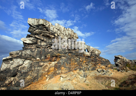Le Mittelsteine Weddersleben proche, une partie de l'Teufelsmauer / Devil's Wall, grès rock formation dans le Harz, Allemagne Banque D'Images
