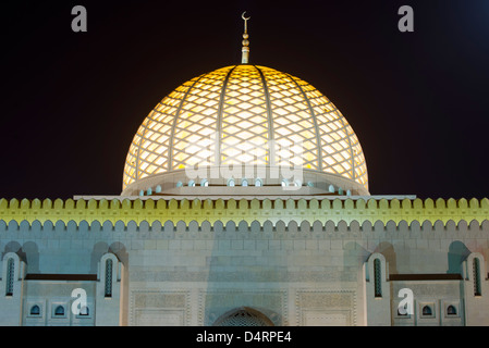 Grande Mosquée Sultan Qaboos de nuit. Muscat, Oman Banque D'Images