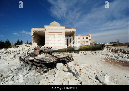 Un char russe T-72 char de combat principal détruit en azaz, la Syrie. Banque D'Images