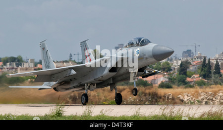 Un McDonnell Douglas F-15D Eagle Baz les avions de l'air israélienne, la base aérienne de Tel Nof, Israël. Banque D'Images