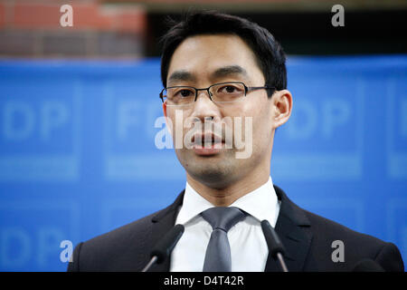 Philipp Rösler (FDP), Ministre fédéral de l'économie et de la technologie et le FDP Président prend la parole lors d'une conférence de presse.Berlin, 18. Maerz 2013. Pressekonferenz der FDP mit dem Bundesvorsitzenden Wirtschaftsbundesminister Philipp Roesler,. / Berlin, 18 mars 2013. Conférence de presse du parti libéral allemand (FDP) avec président Philipp Roesler, Ministre fédéral de l'économie. Sur l'image : Banque D'Images