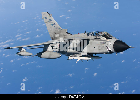 Une armée de l'air italienne Tornado IDS armés de missiles AGM-88 HARM. Banque D'Images